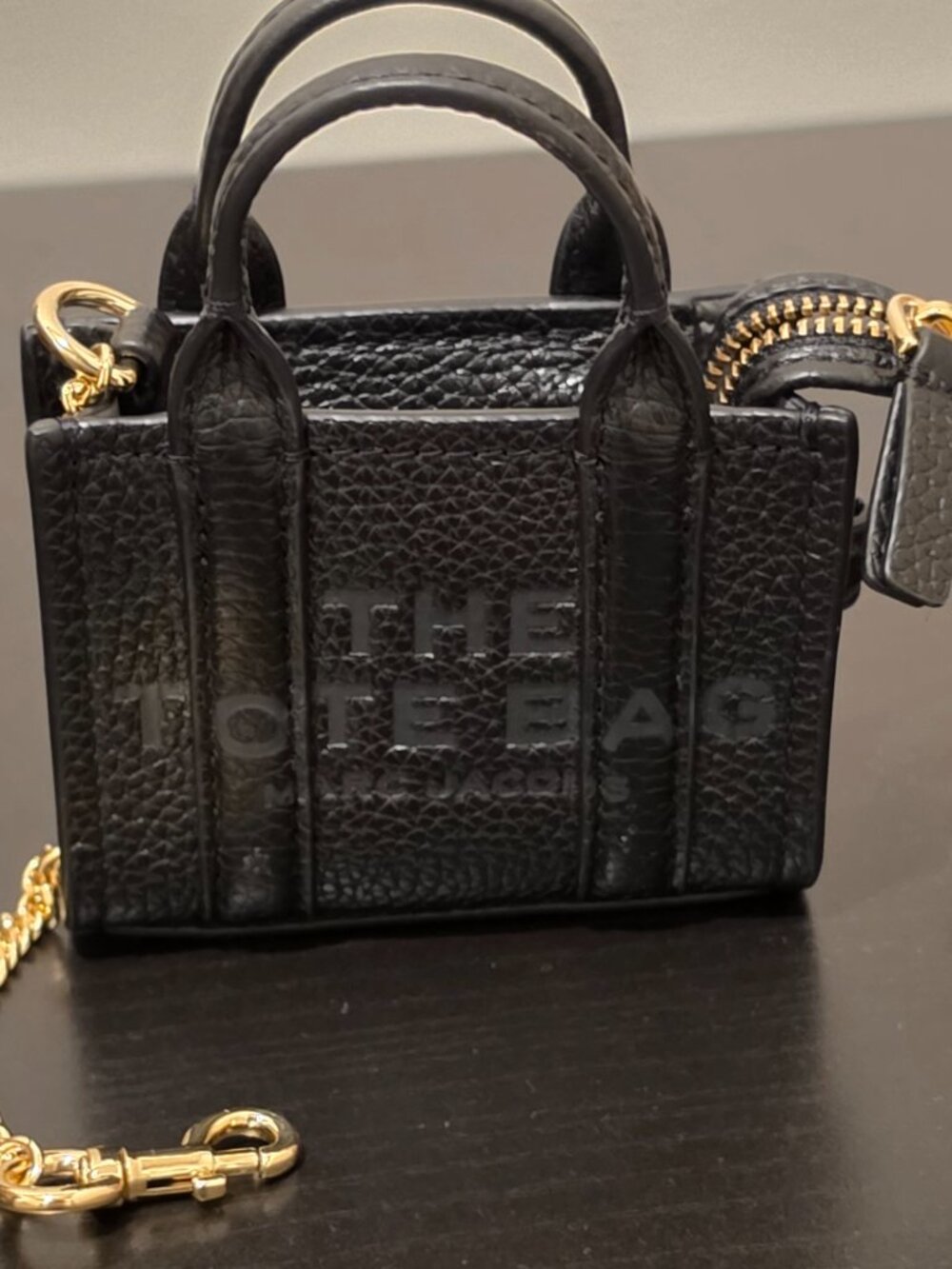 Marc Jacobs Nano Tote Bag Charm - Black & Gold - Picture 4 of 5